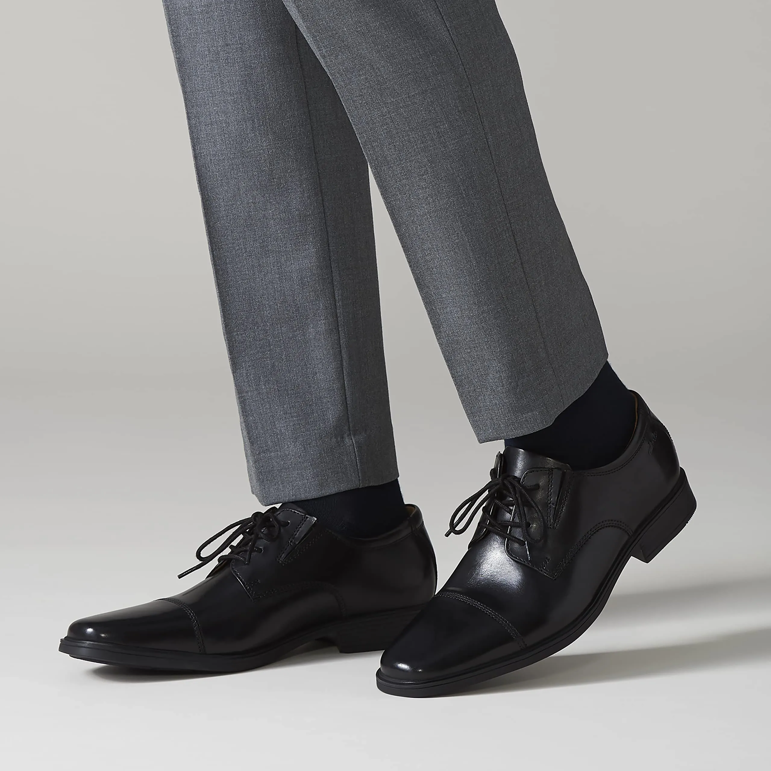 Clarks Men's Tilden Cap Oxford Shoe,Black Leather,8.5 M US